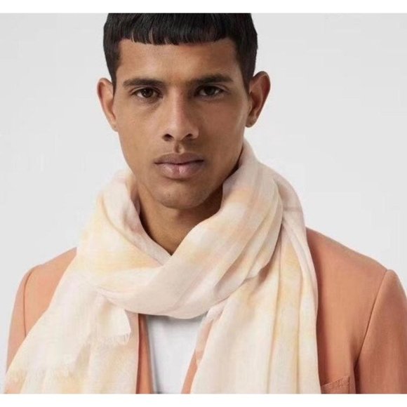 Burberry check scarf - Picture 3 of 7